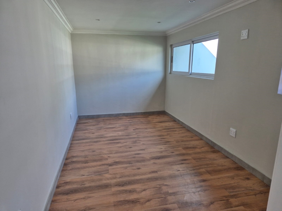 5 Bedroom Property for Sale in Wierda Park Gauteng