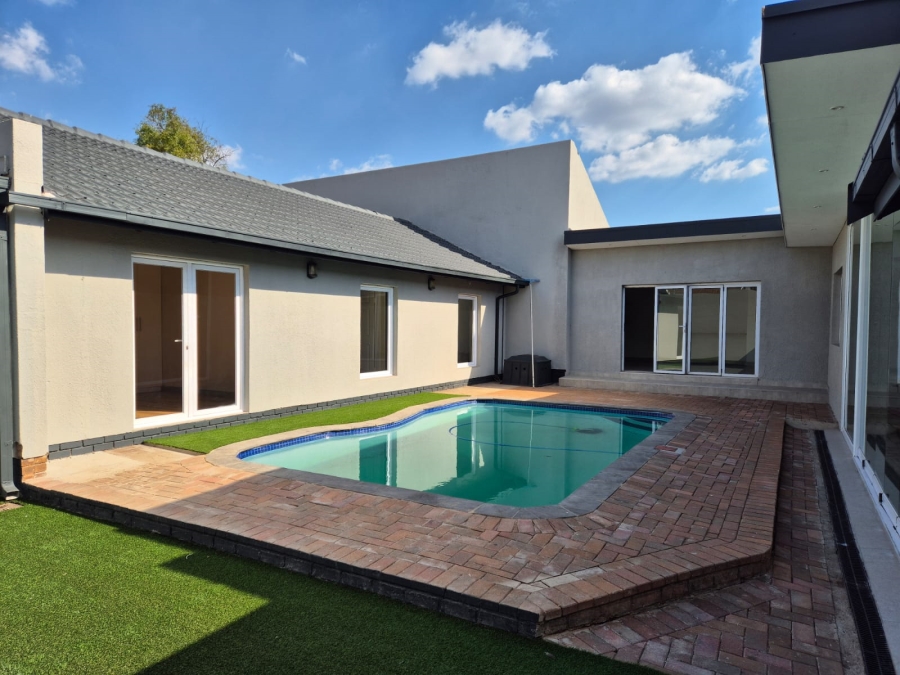 5 Bedroom Property for Sale in Wierda Park Gauteng