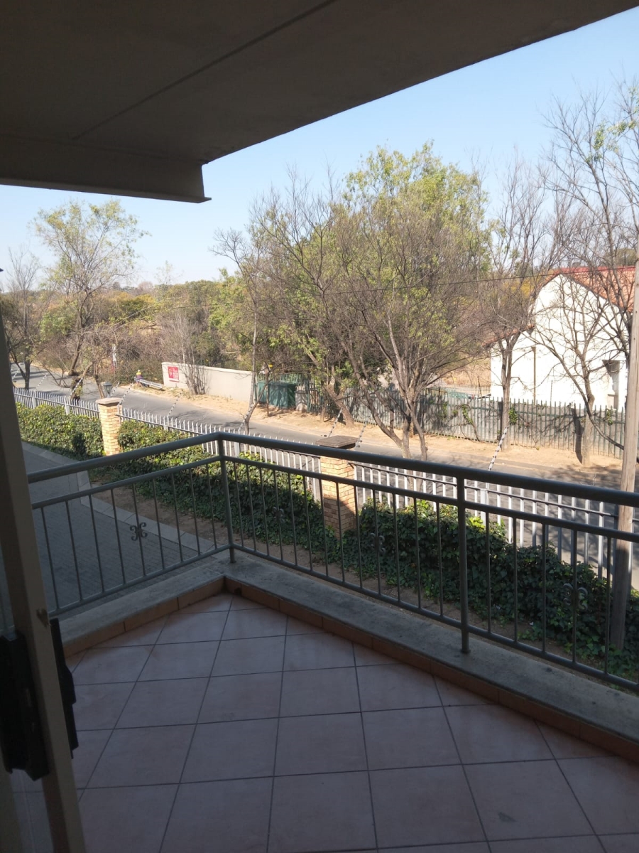 To Let 2 Bedroom Property for Rent in Bryanston Gauteng
