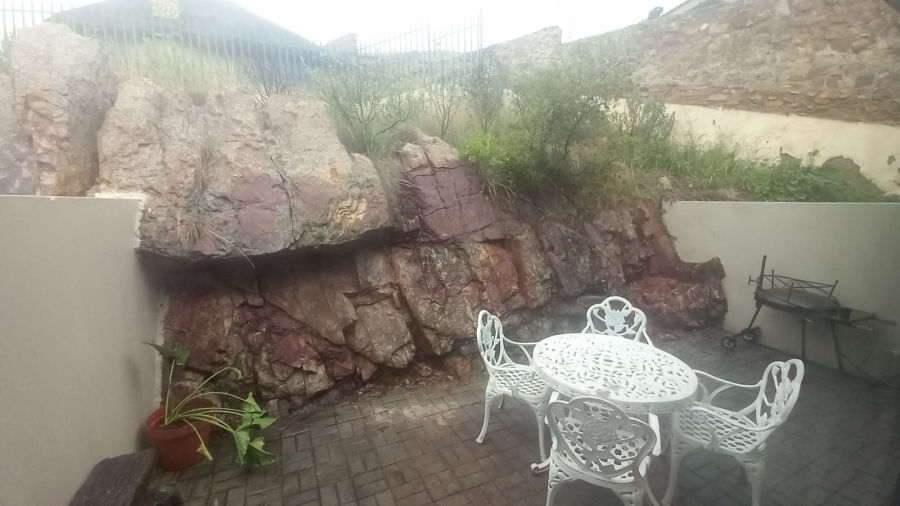 2 Bedroom Property for Sale in Rant En Dal Gauteng