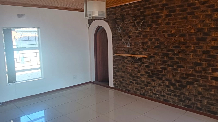 5 Bedroom Property for Sale in Edleen Gauteng