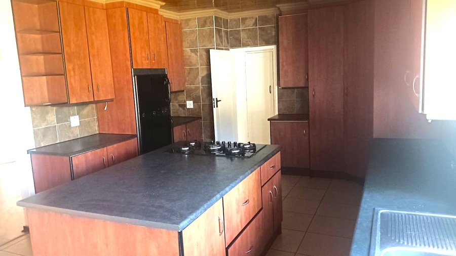 5 Bedroom Property for Sale in Edleen Gauteng