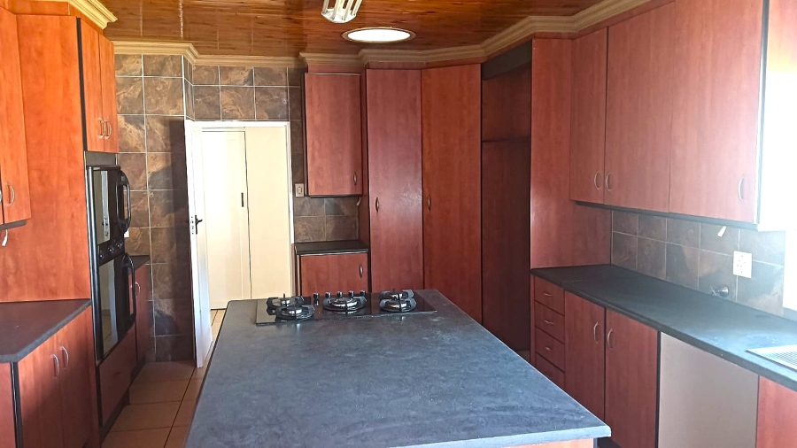 5 Bedroom Property for Sale in Edleen Gauteng
