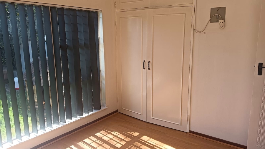 5 Bedroom Property for Sale in Edleen Gauteng