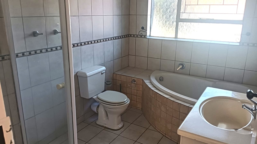 5 Bedroom Property for Sale in Edleen Gauteng