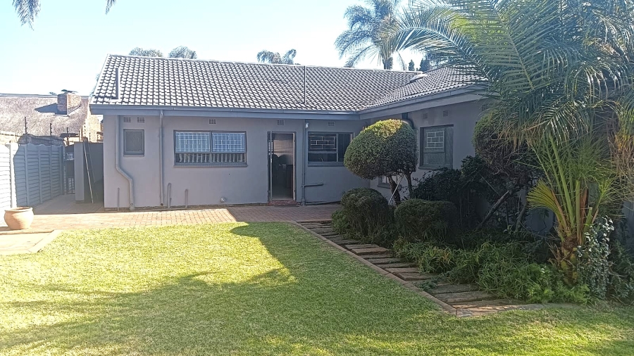 5 Bedroom Property for Sale in Edleen Gauteng