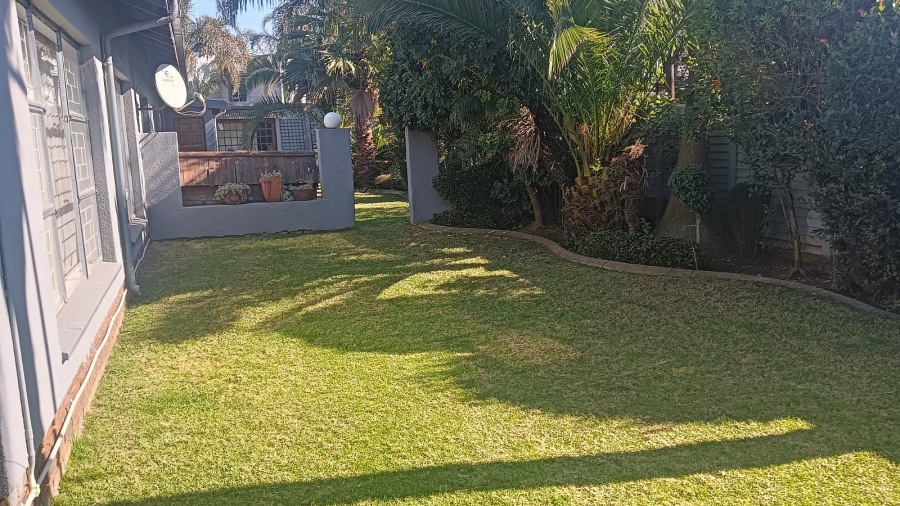 5 Bedroom Property for Sale in Edleen Gauteng