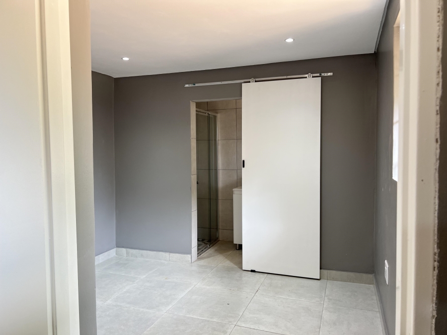 To Let 2 Bedroom Property for Rent in Lyndhurst Gauteng