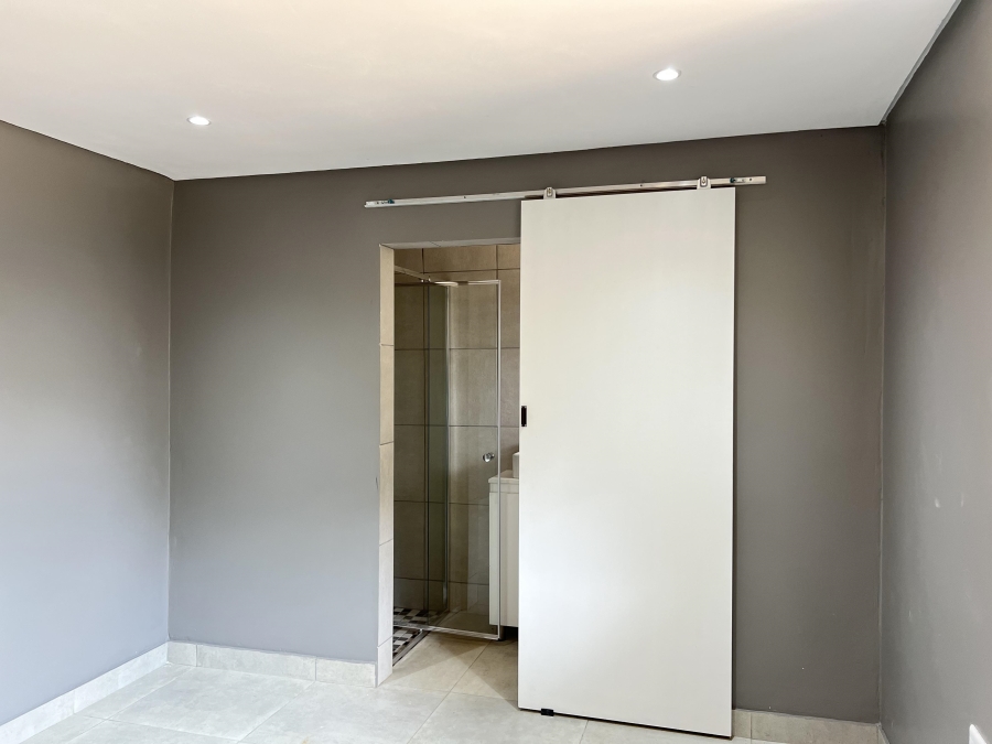 To Let 2 Bedroom Property for Rent in Lyndhurst Gauteng