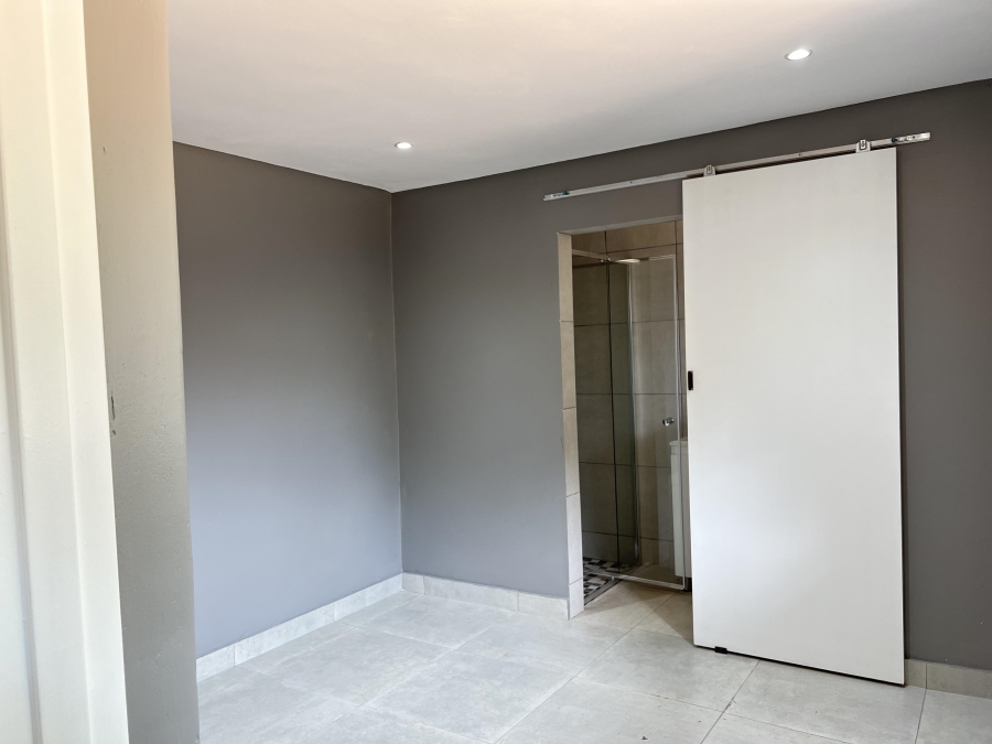 To Let 2 Bedroom Property for Rent in Lyndhurst Gauteng