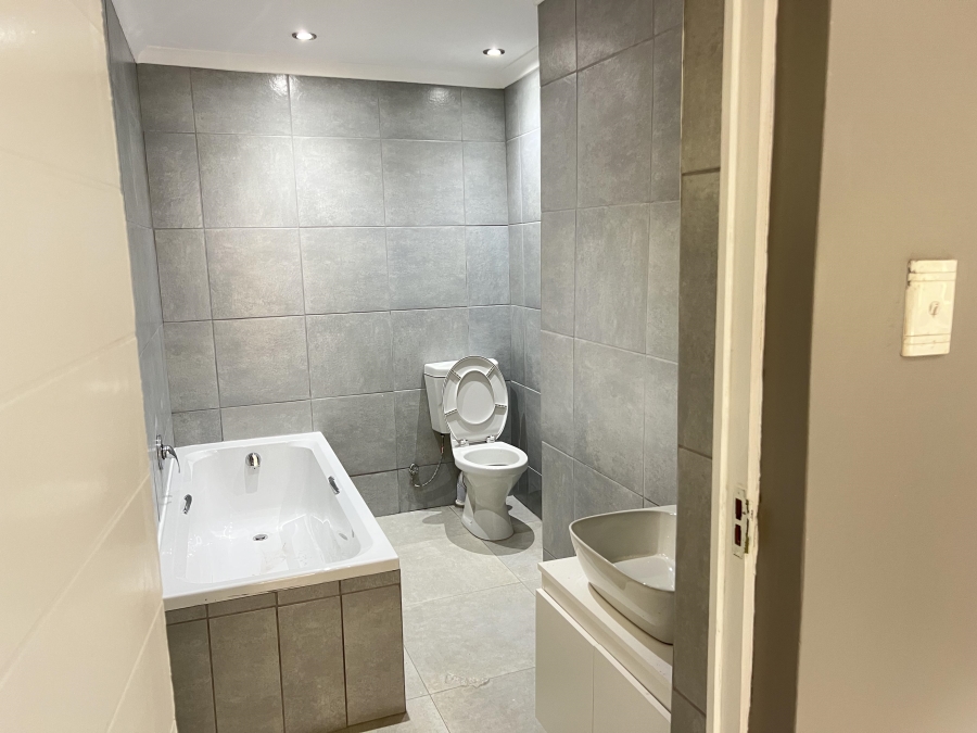 To Let 2 Bedroom Property for Rent in Lyndhurst Gauteng