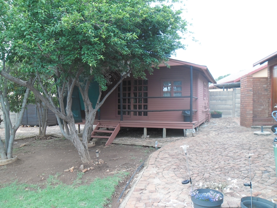 3 Bedroom Property for Sale in Heuweloord Gauteng