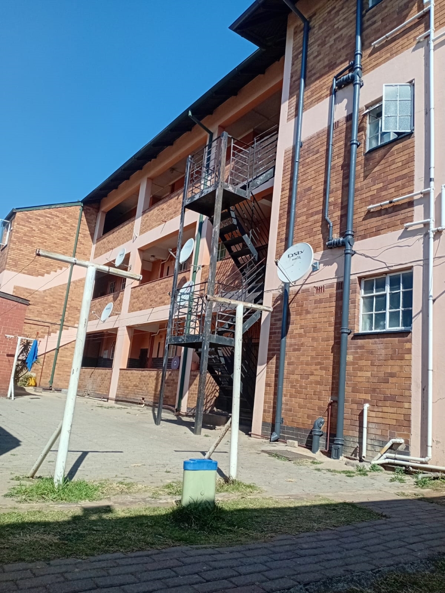 To Let 1 Bedroom Property for Rent in Primrose Gauteng