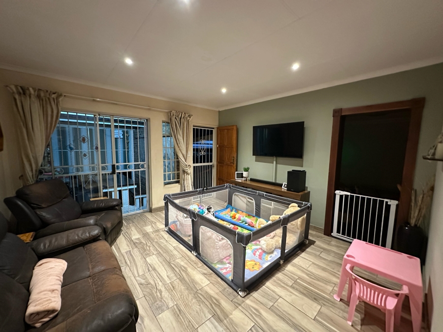 2 Bedroom Property for Sale in Florauna Gauteng