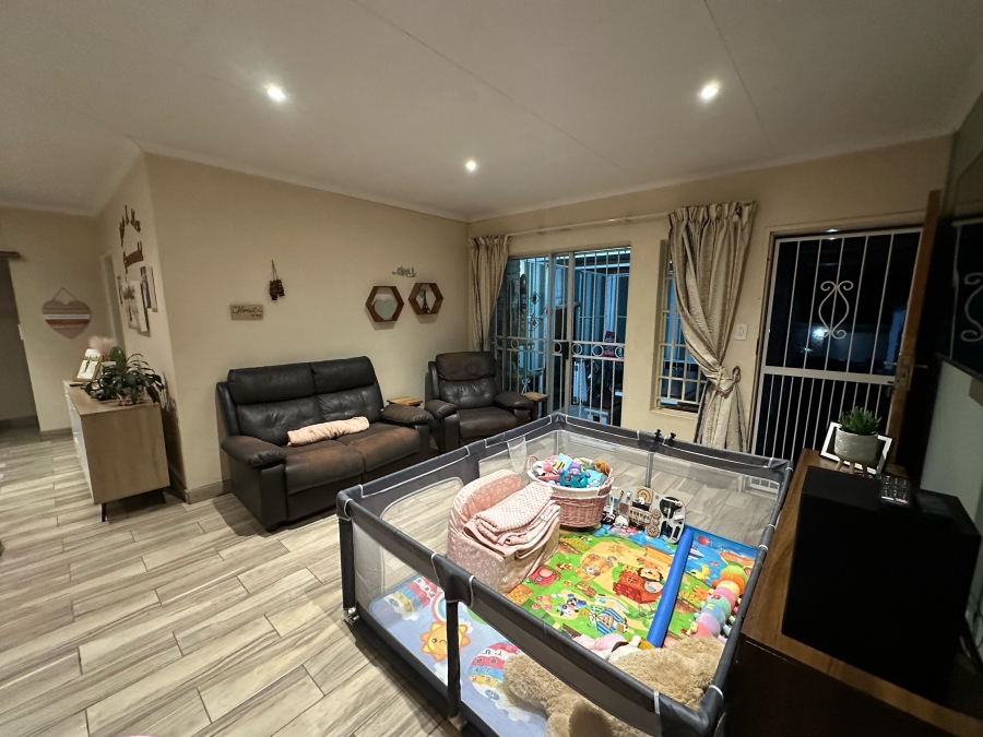 2 Bedroom Property for Sale in Florauna Gauteng