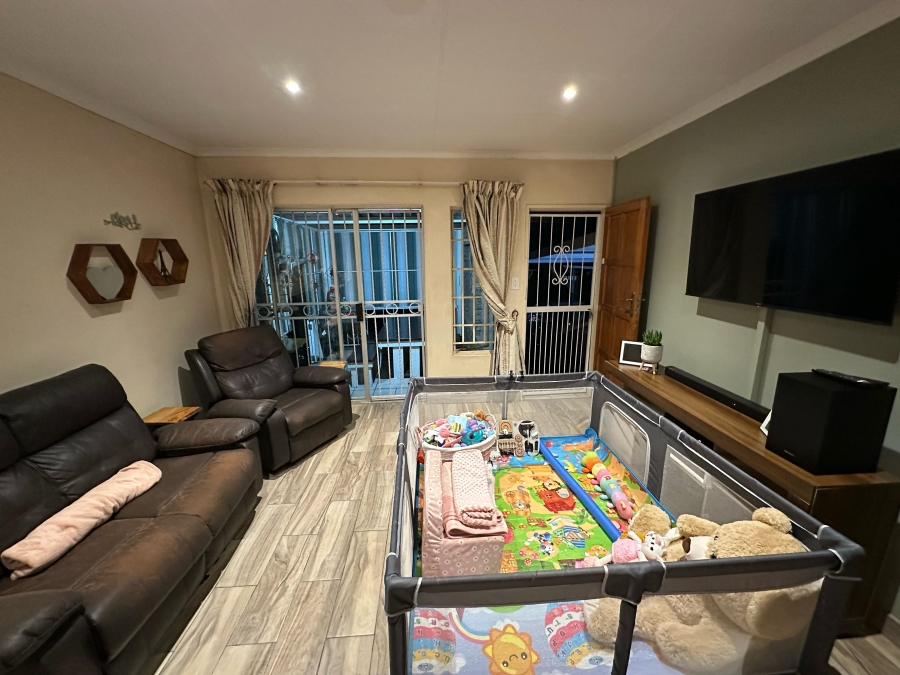 2 Bedroom Property for Sale in Florauna Gauteng
