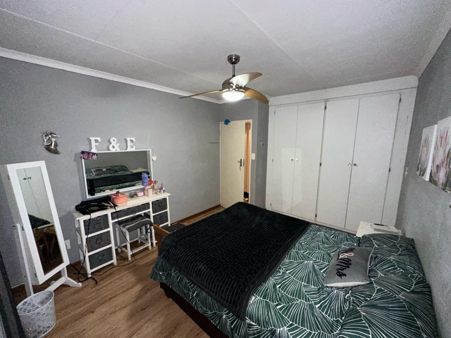 2 Bedroom Property for Sale in Florauna Gauteng