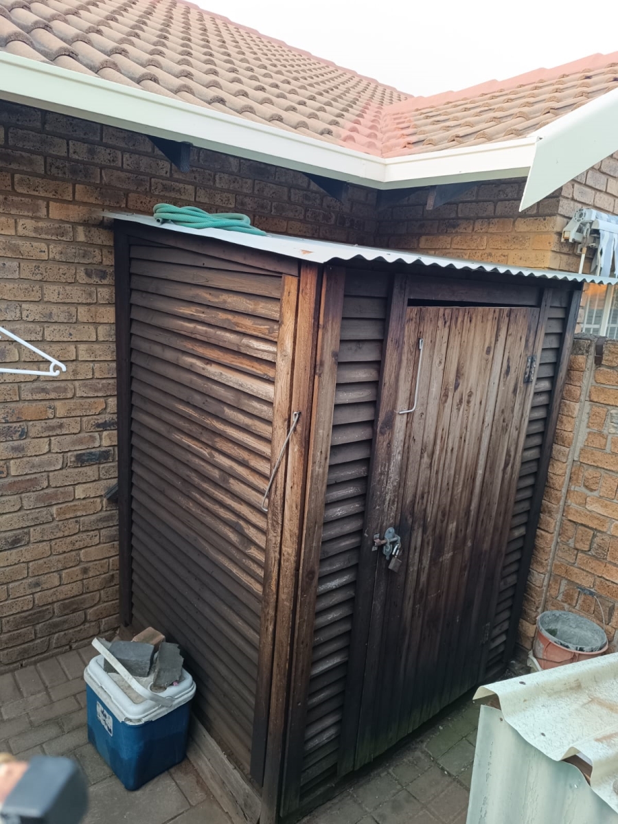 2 Bedroom Property for Sale in Florauna Gauteng