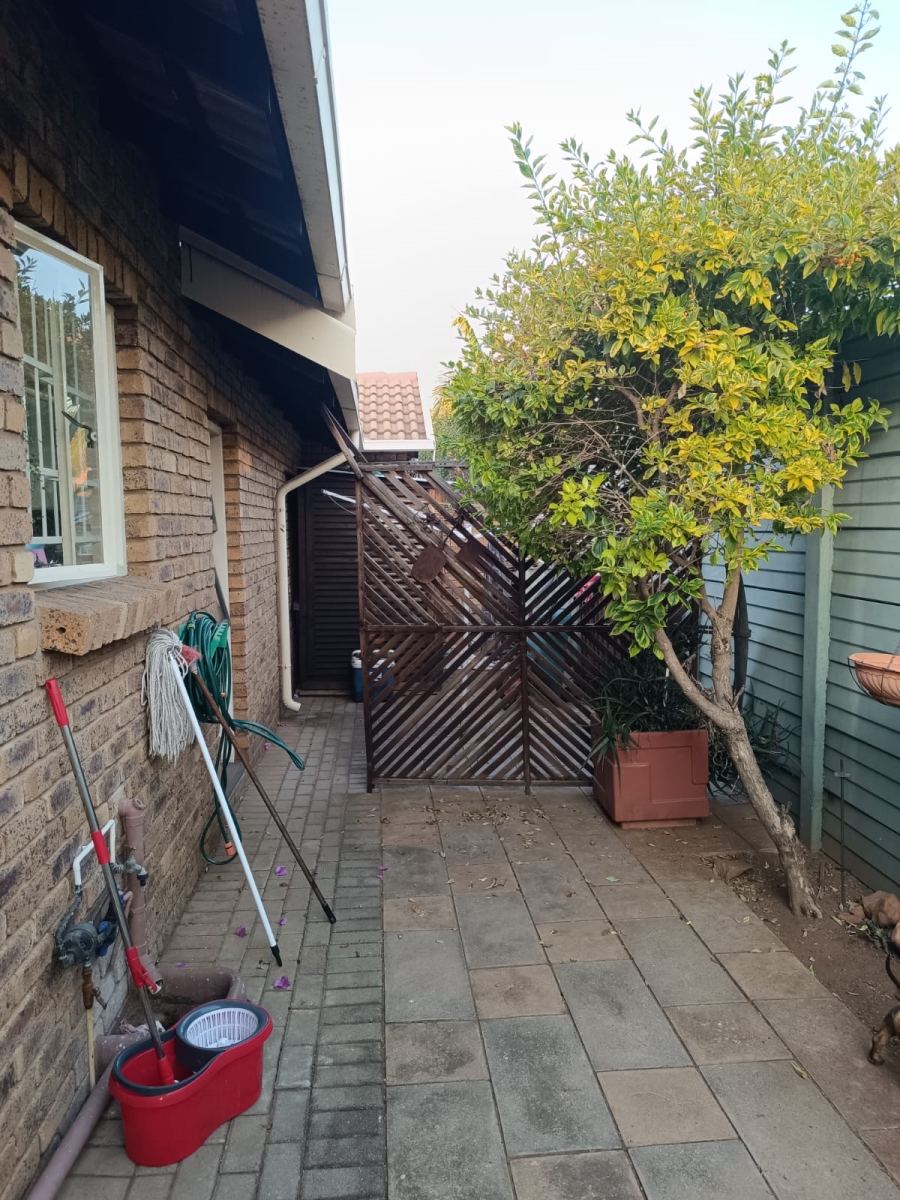 2 Bedroom Property for Sale in Florauna Gauteng