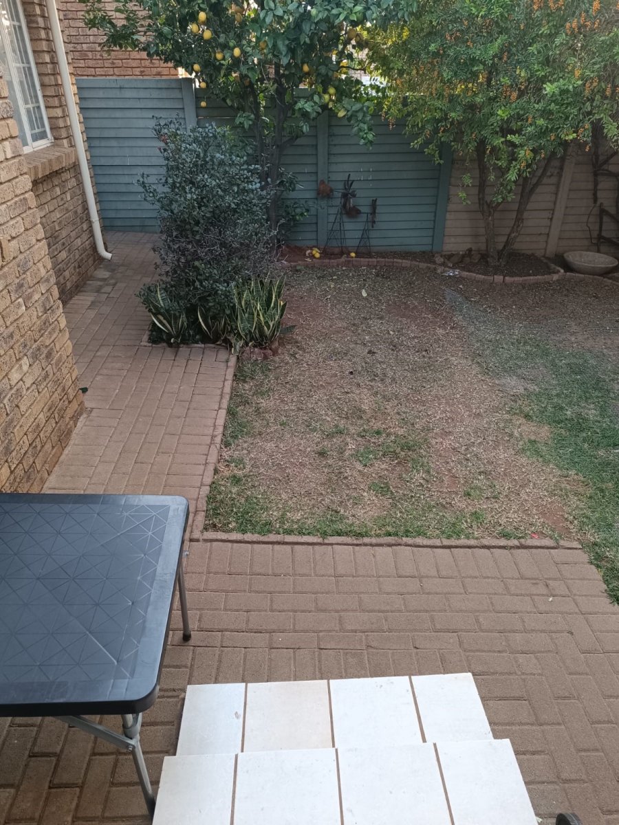 2 Bedroom Property for Sale in Florauna Gauteng