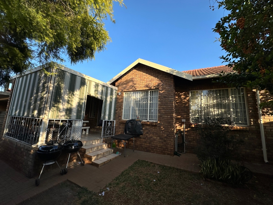 2 Bedroom Property for Sale in Florauna Gauteng