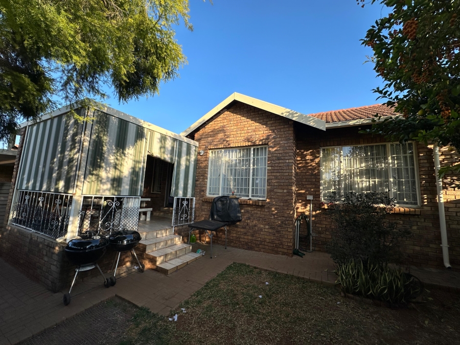 2 Bedroom Property for Sale in Florauna Gauteng