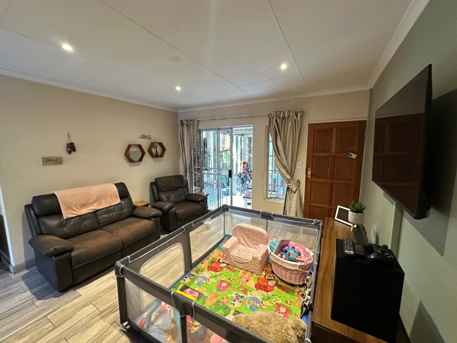 2 Bedroom Property for Sale in Florauna Gauteng