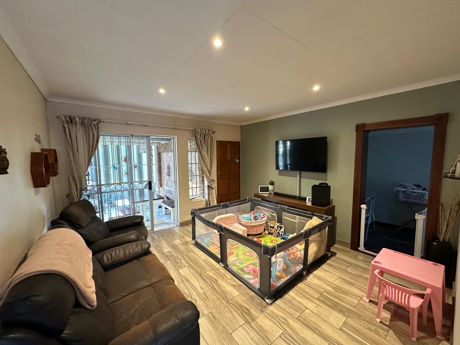 2 Bedroom Property for Sale in Florauna Gauteng