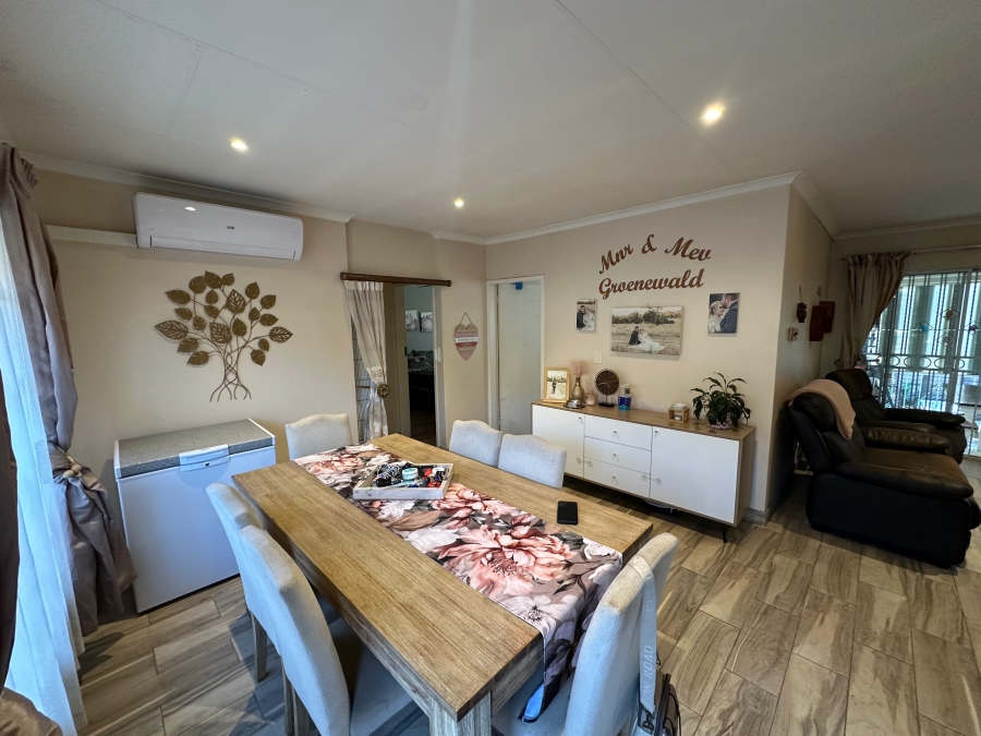 2 Bedroom Property for Sale in Florauna Gauteng