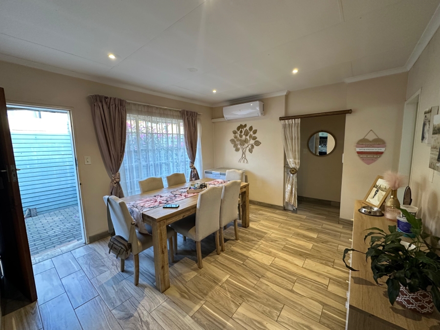 2 Bedroom Property for Sale in Florauna Gauteng