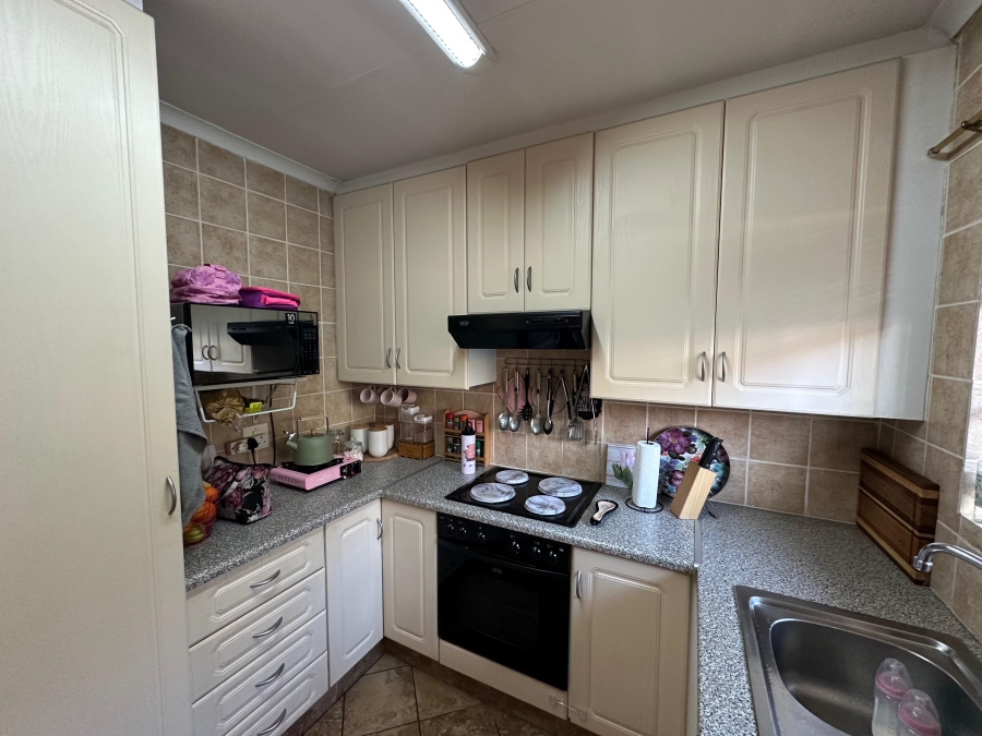 2 Bedroom Property for Sale in Florauna Gauteng