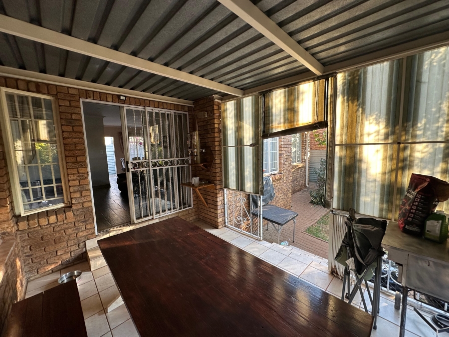 2 Bedroom Property for Sale in Florauna Gauteng