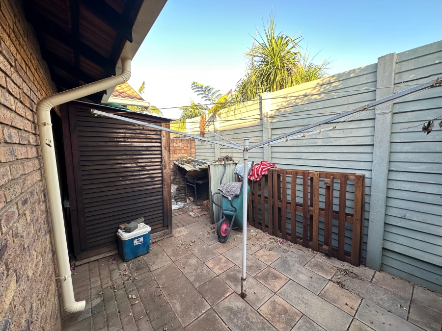 2 Bedroom Property for Sale in Florauna Gauteng