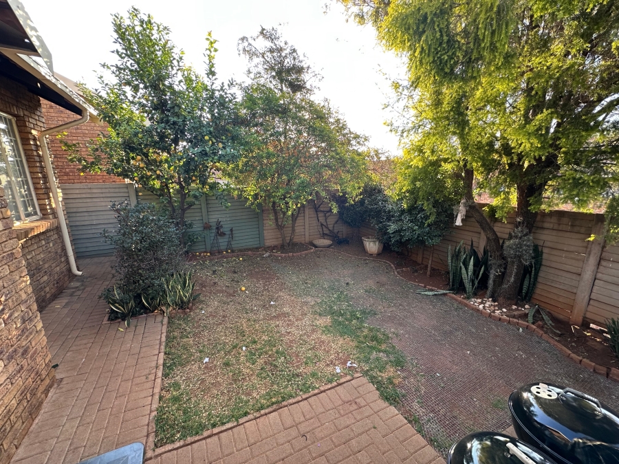2 Bedroom Property for Sale in Florauna Gauteng
