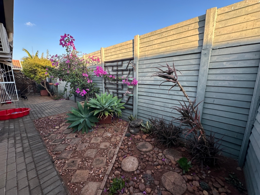 2 Bedroom Property for Sale in Florauna Gauteng