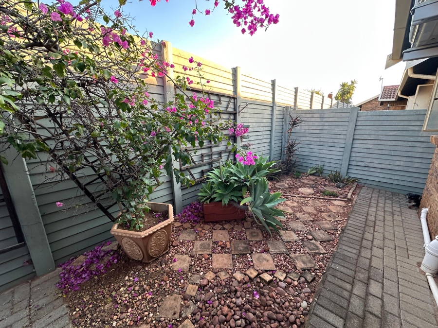 2 Bedroom Property for Sale in Florauna Gauteng