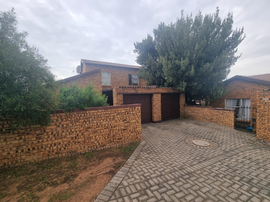 2 Bedroom Property for Sale in Honeypark Gauteng
