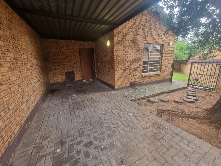 2 Bedroom Property for Sale in Honeypark Gauteng
