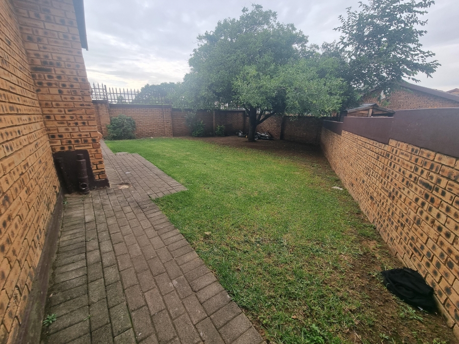 2 Bedroom Property for Sale in Honeypark Gauteng