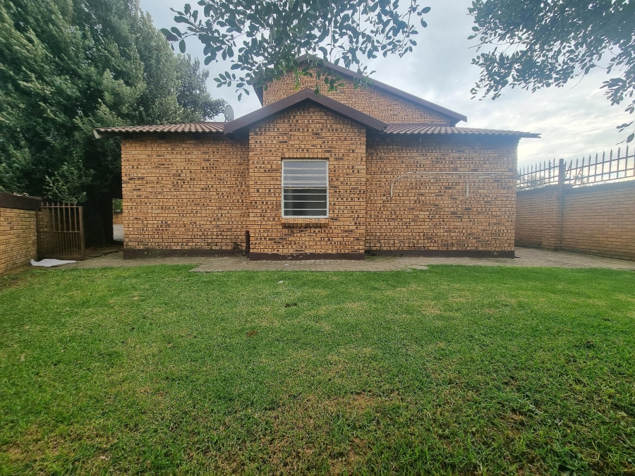 2 Bedroom Property for Sale in Honeypark Gauteng