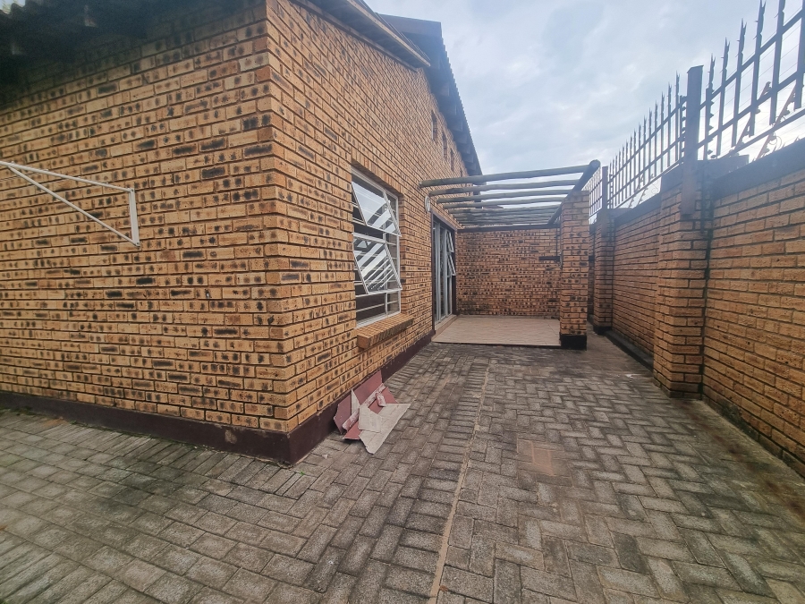 2 Bedroom Property for Sale in Honeypark Gauteng