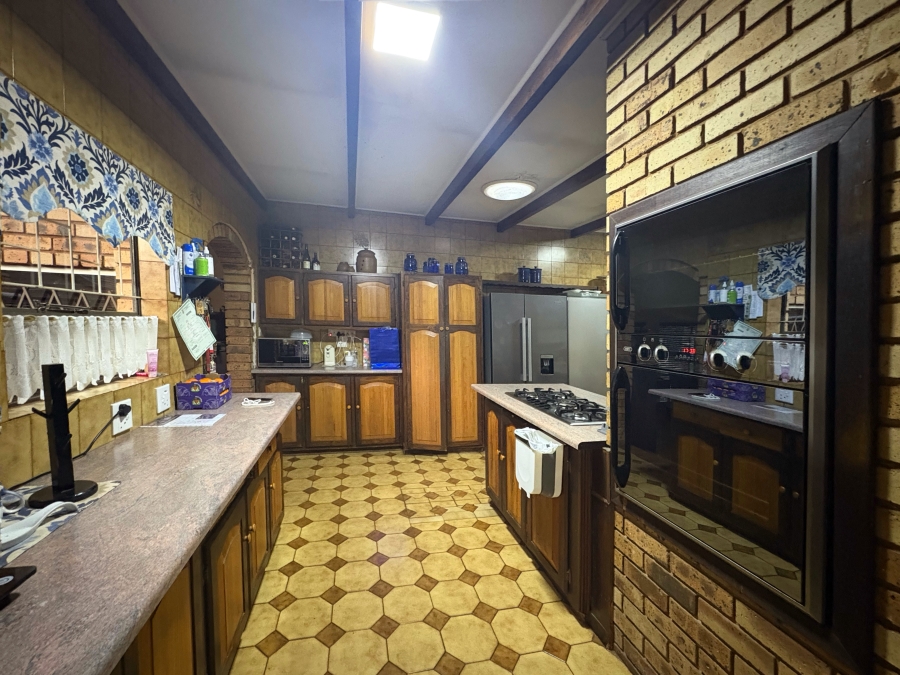 9 Bedroom Property for Sale in Wonderboom Gauteng