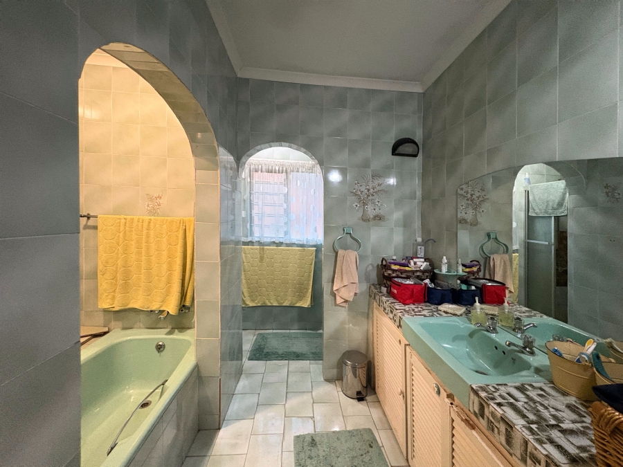 9 Bedroom Property for Sale in Wonderboom Gauteng