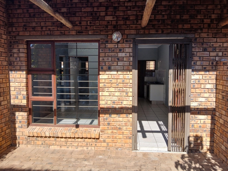 To Let 2 Bedroom Property for Rent in North Riding AH Gauteng