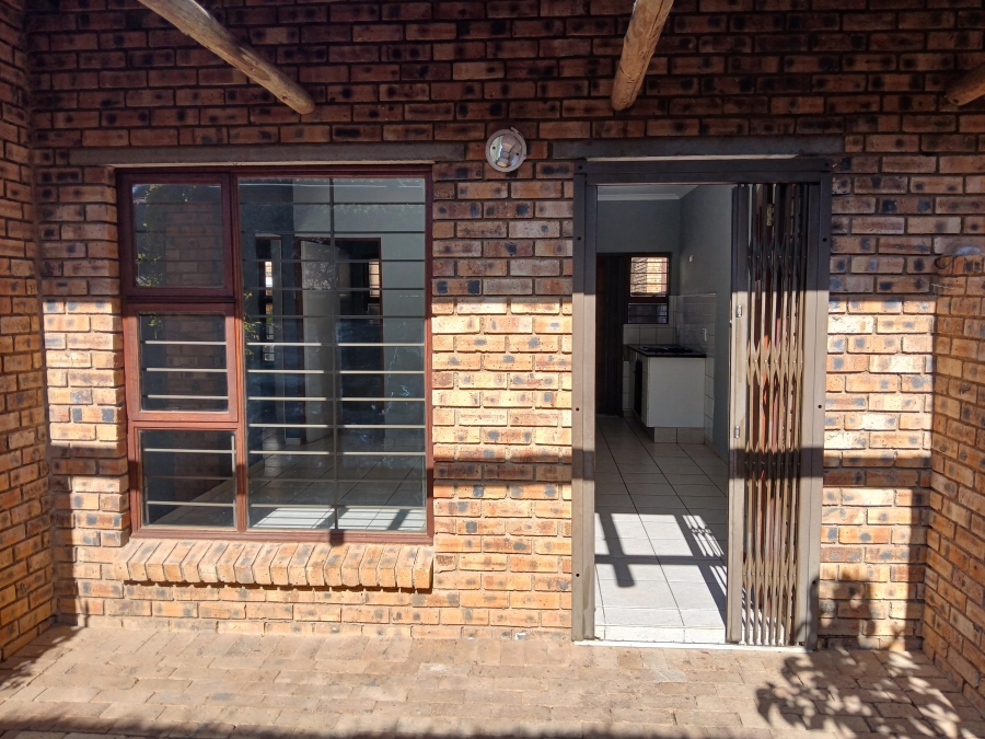 To Let 2 Bedroom Property for Rent in North Riding AH Gauteng