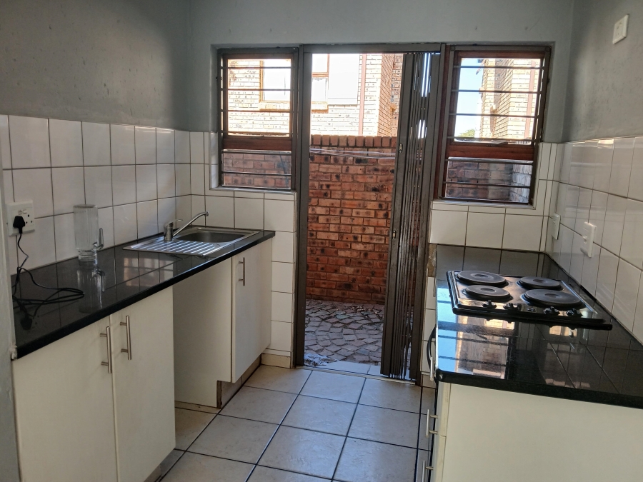 To Let 2 Bedroom Property for Rent in North Riding AH Gauteng