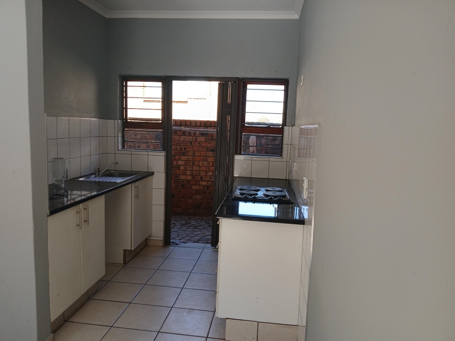 To Let 2 Bedroom Property for Rent in North Riding AH Gauteng