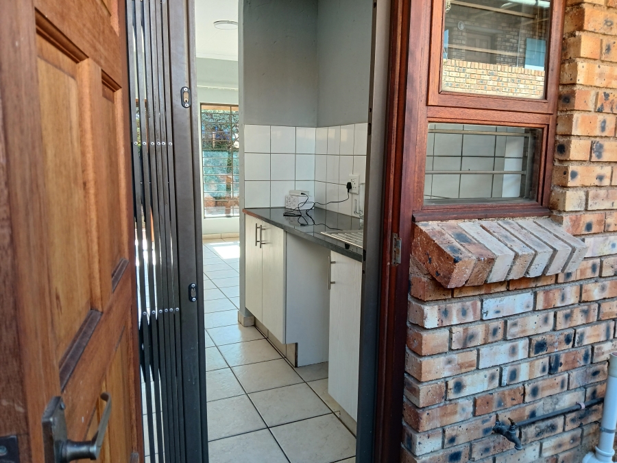 To Let 2 Bedroom Property for Rent in North Riding AH Gauteng
