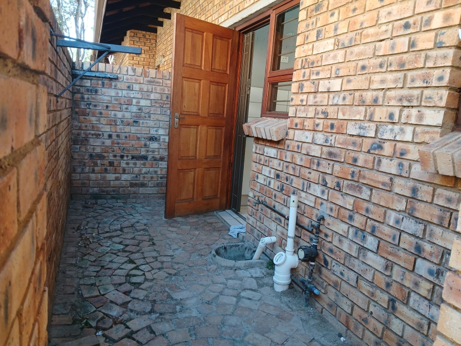 To Let 2 Bedroom Property for Rent in North Riding AH Gauteng
