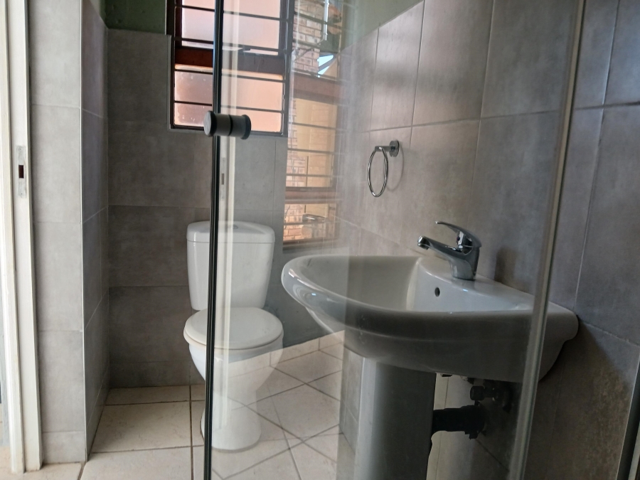 To Let 2 Bedroom Property for Rent in North Riding AH Gauteng